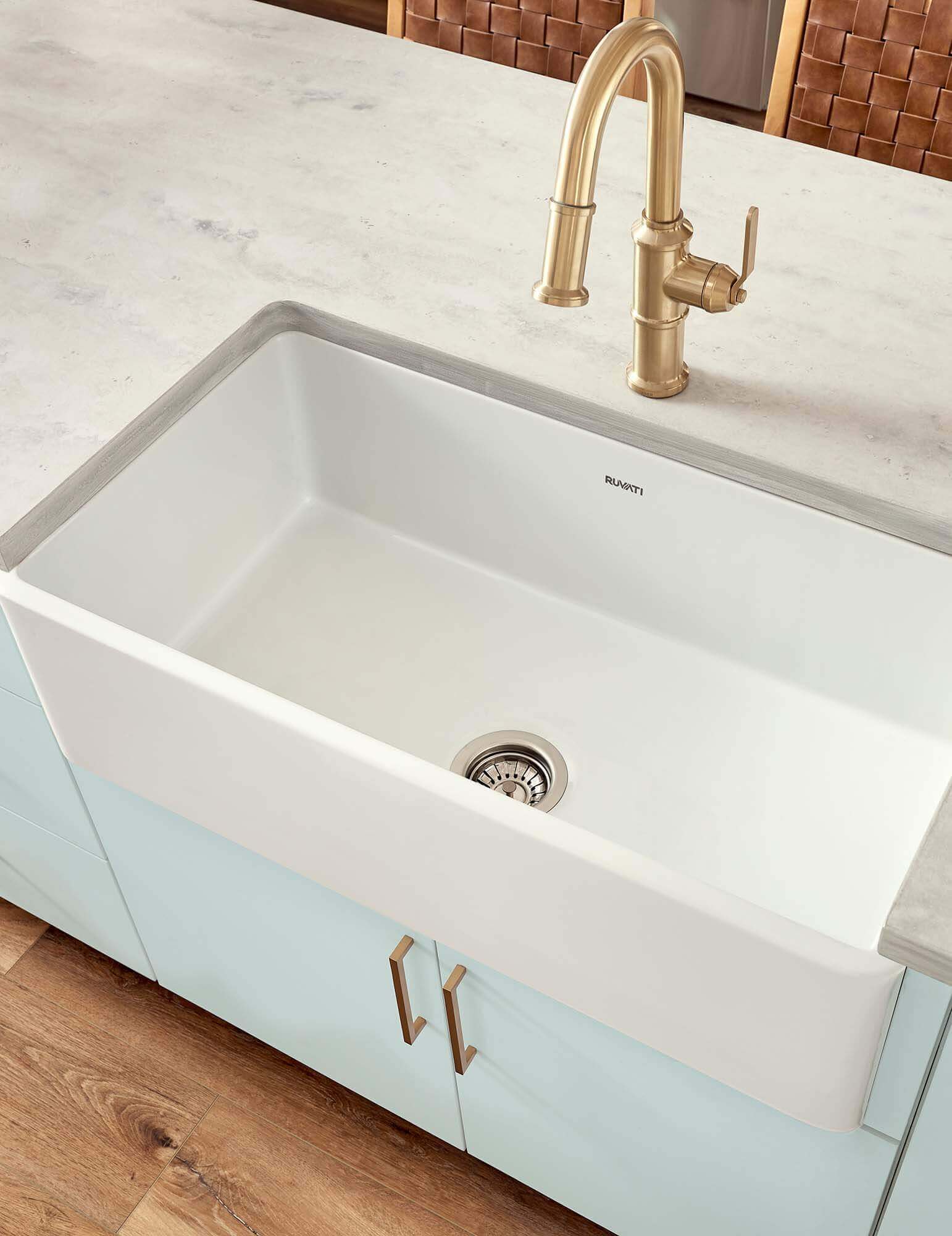 Fireclay vs Cast Iron: A Best In Farmhouse Contest