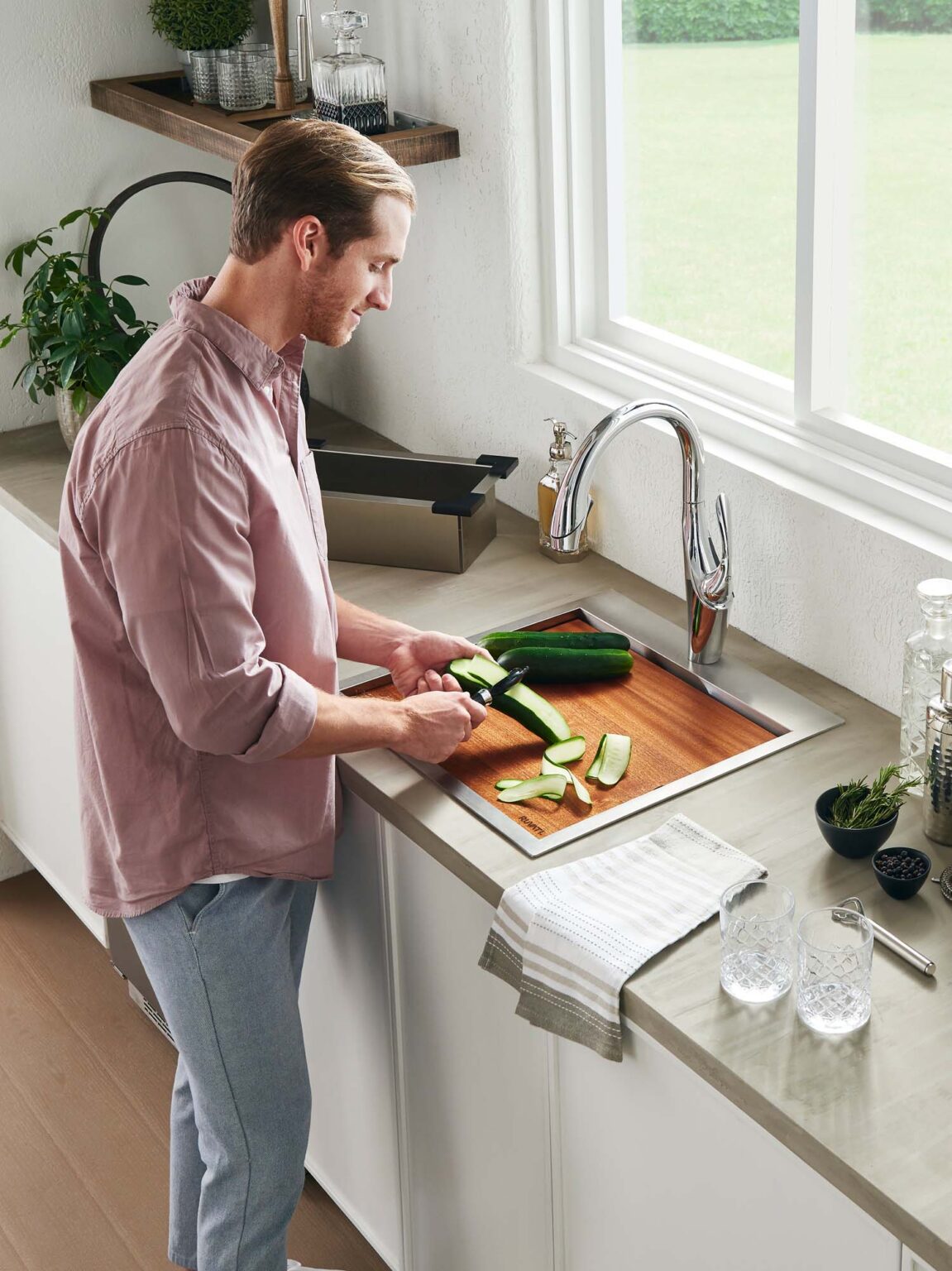 Small Sink - Fully Loaded: New Vino Workstation Sink By Ruvati Is Designed Especially For Wet Bars, Dual Sink Kitchens, RVs, And Tiny Homes Small Sink - Fully Loaded: New Vino Workstation Sink By Ruvati Is Designed Especially For Wet Bars, Dual Sink Kitchens, RVs, And Tiny Homes