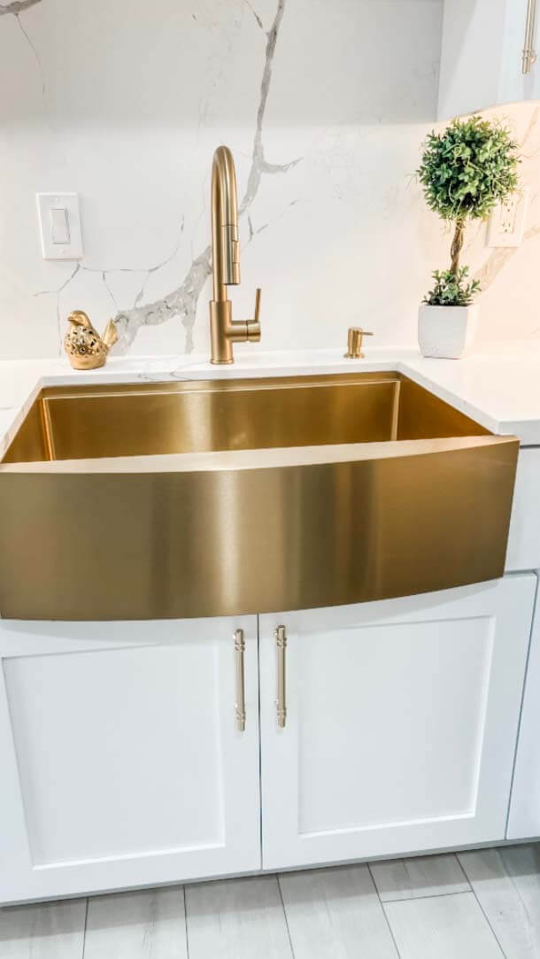image4 Featured Build - Gold Workstation Remodel
